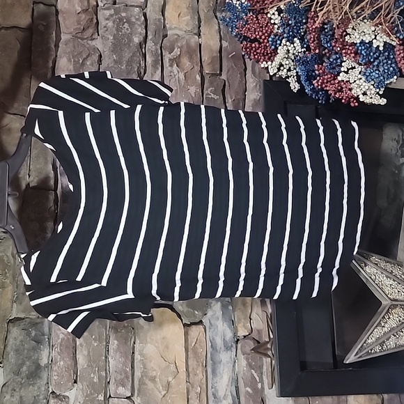 Olivia Blu Stripe Soft Tee sz 1X see measurements - Picture 5 of 6